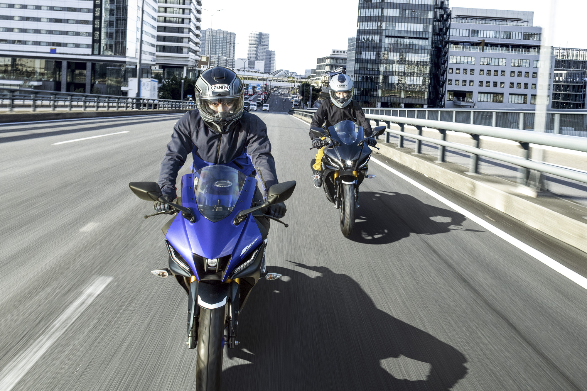 〈YZF-R125〉このサイトで使用している映像及び写真は特別な許可を得て撮影したものです。映像及び写真はイメージです。車両は市販予定車のため国内モデルと仕様が異なる場合があります。