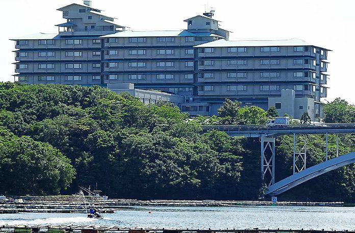 写真 公益財団法人 埼玉県公園緑地協会 しらこばと公園管理事務所の青山さん、氏原さん