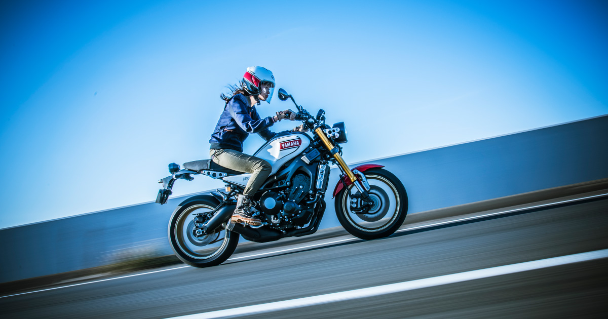 55mph - XSR900 Authentic First photo session with Kyoko Ochiai - バイク・スクーター  | ヤマハ発動機