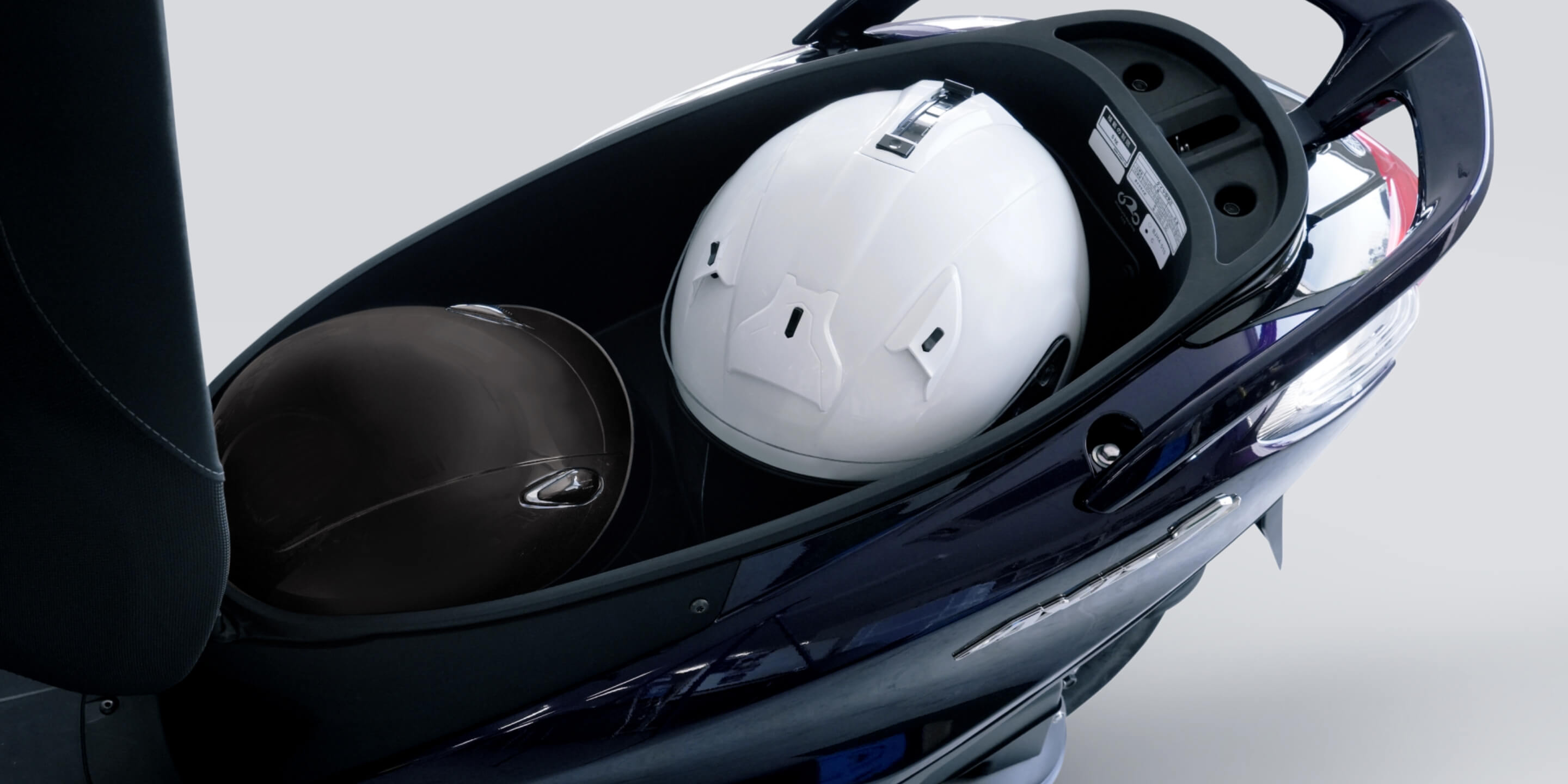 余裕の収納量を誇る約37.5Lのシート下トランク※1