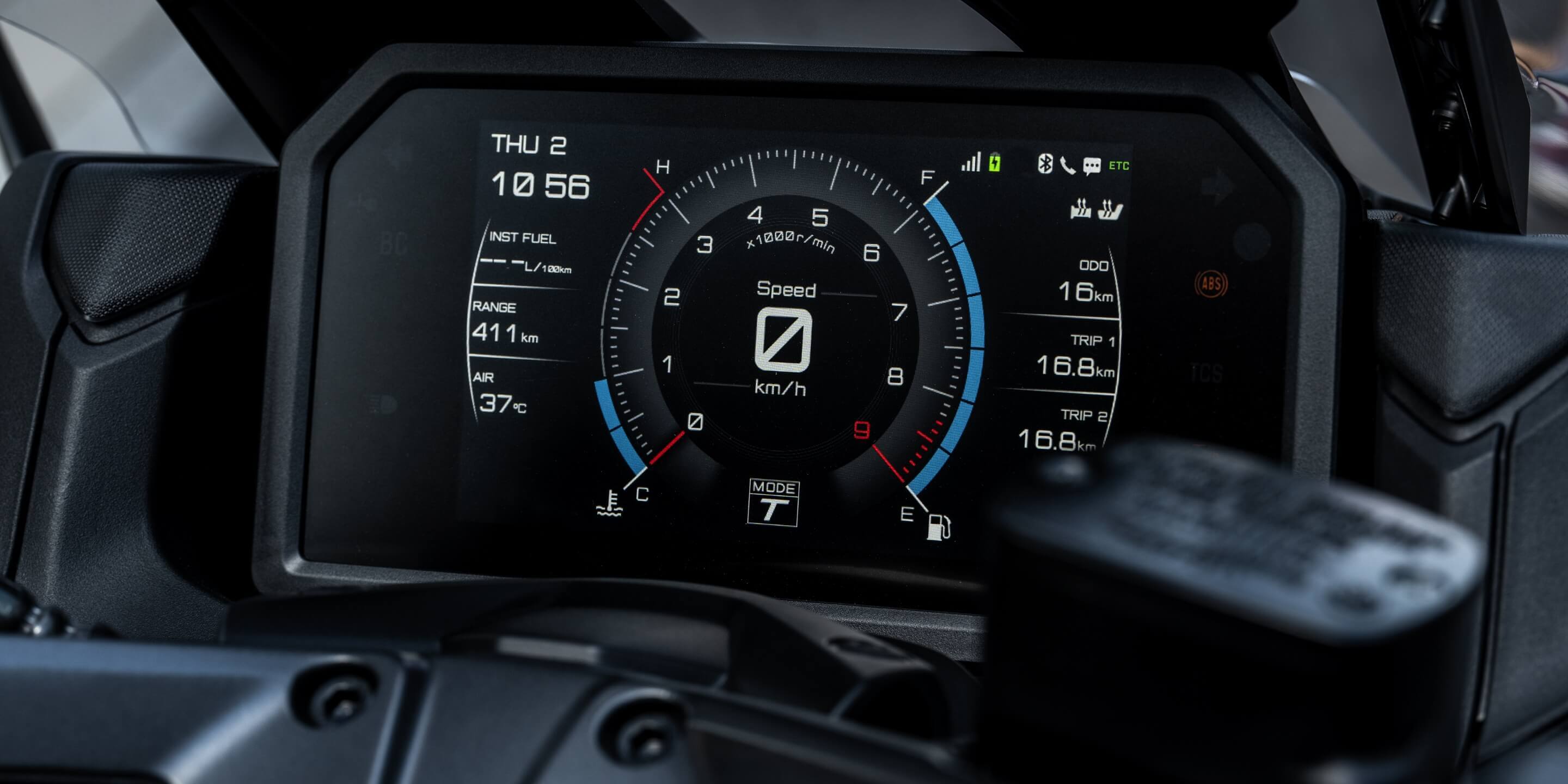 直感的に表示が理解できる7インチTFTディスプレイ