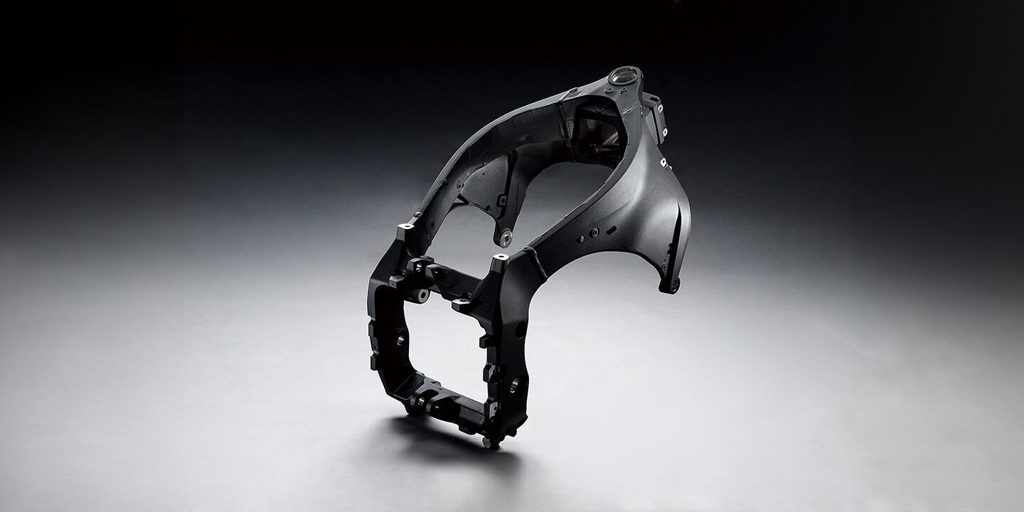 クイックかつ安定したハンドリングをもたらすアルミ製デルタボックスフレーム&リアアーム