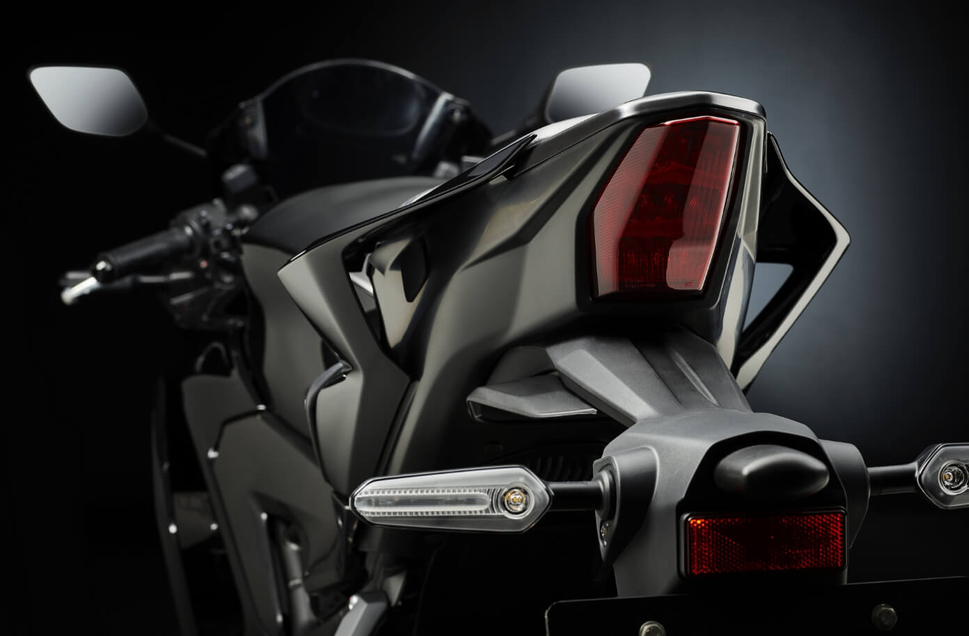 YZF-R3/YZF-R25専用のテールデザイン