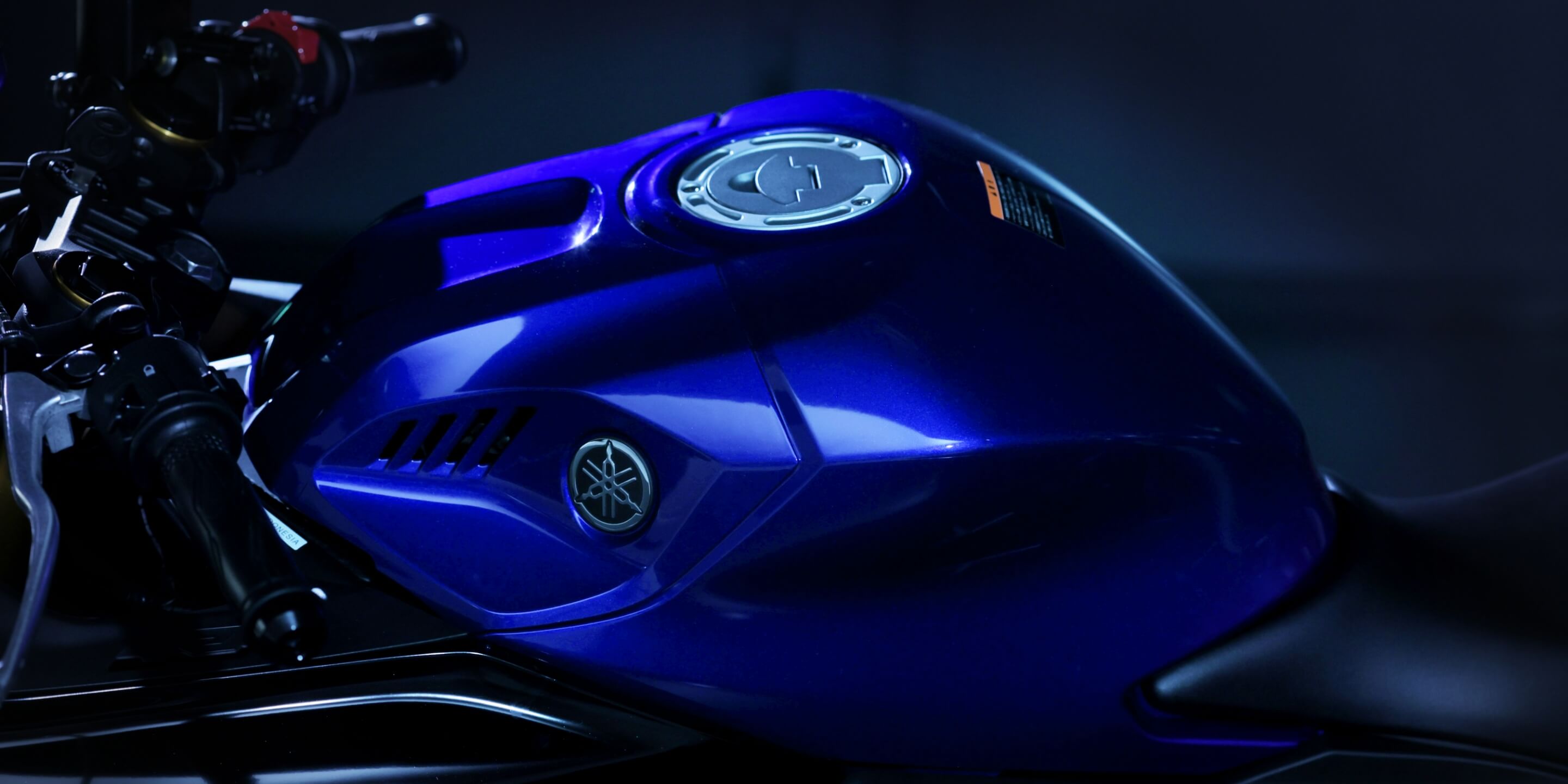 二―グリップのしやすさに配慮した燃料タンク