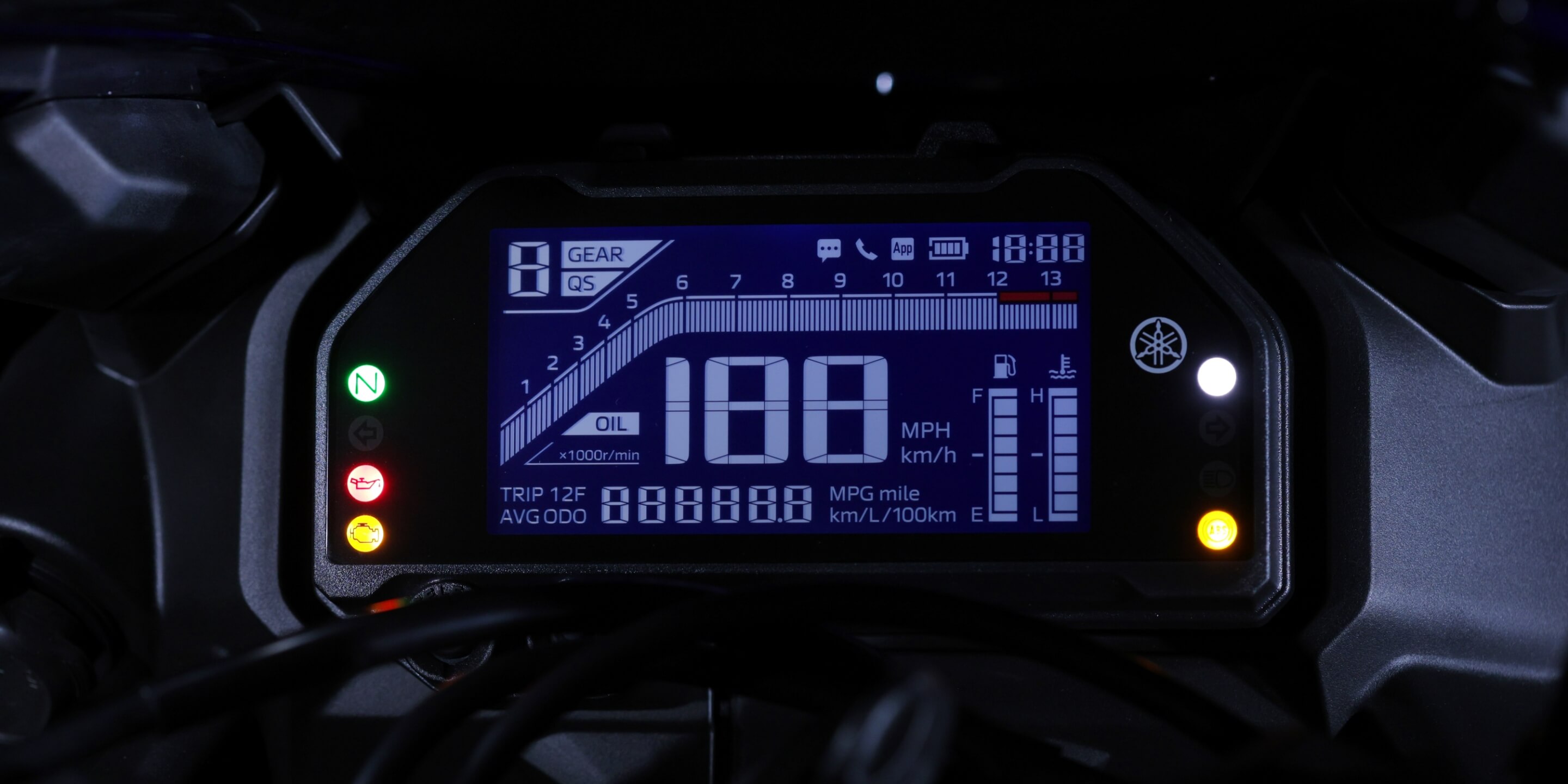 視認性に優れたマルチファンクションメーター