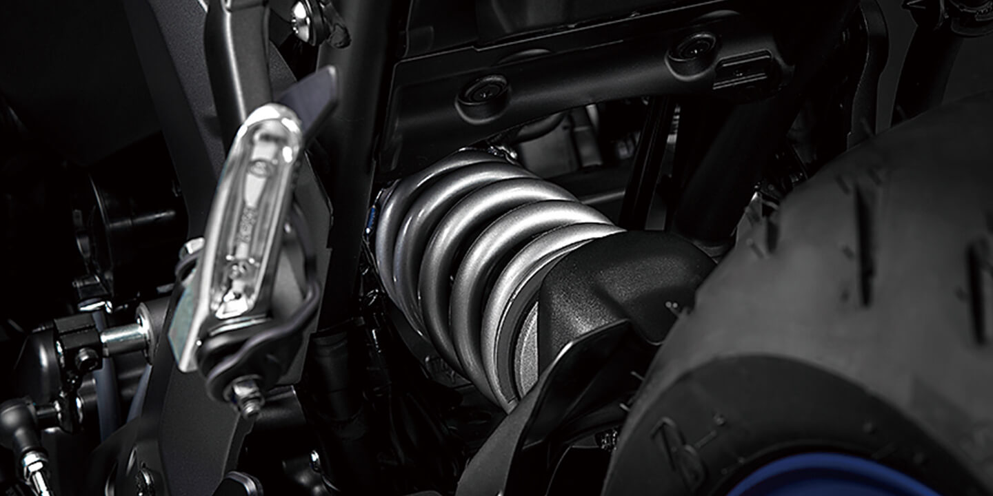 走りの軽快感と安定性を高めるモノクロスリアサスペンション