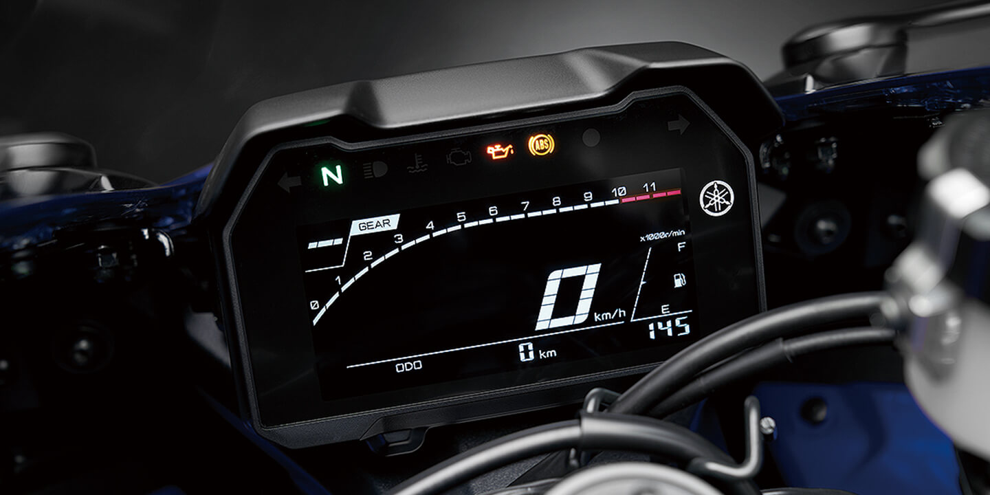 高い視認性を発揮するフルLCDメーター※