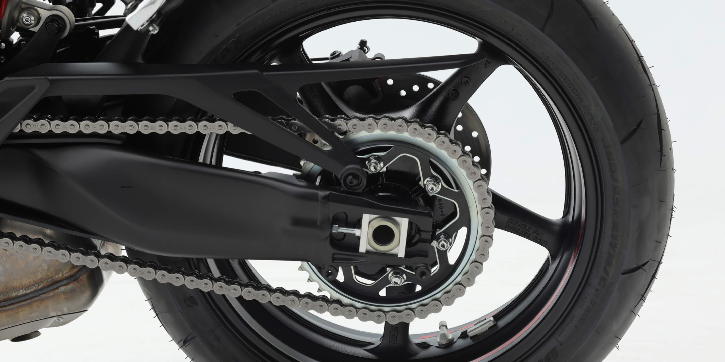 スポーツ走行にマッチしたタイヤ＆ホイール