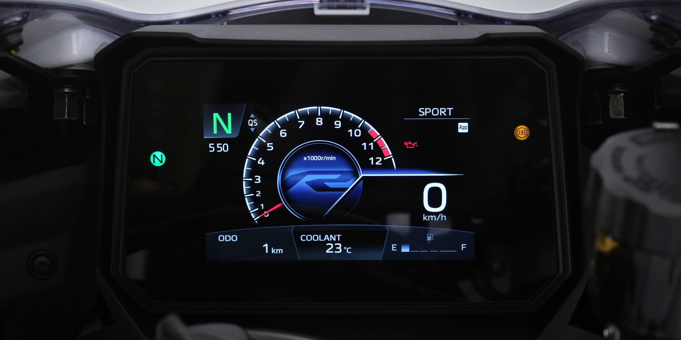 視認性に配慮した5インチフルカラーTFTディスプレイ