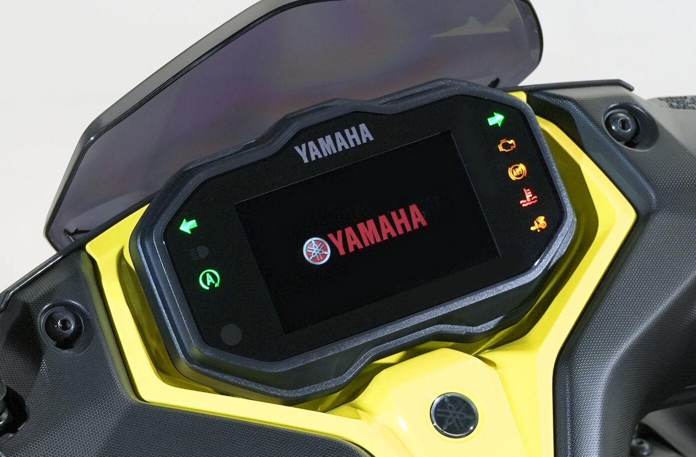 所有感を増幅させる高機能な4.2インチTFTディスプレイ