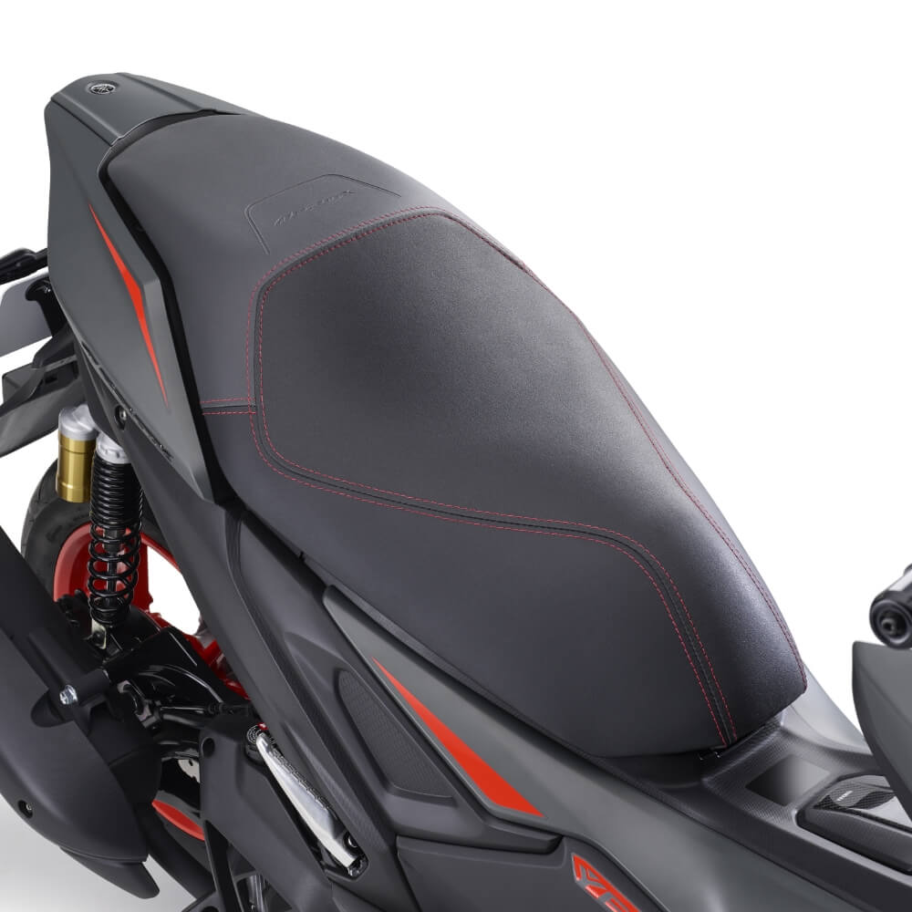 ローダウンシート　レッドステッチ AEROX