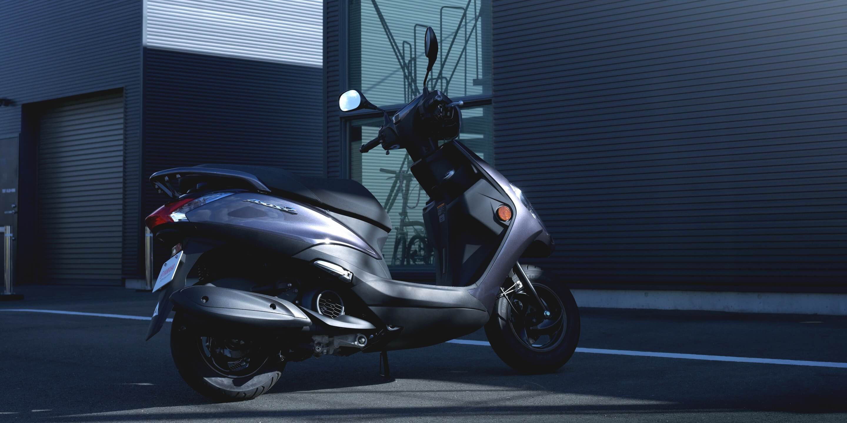 テールまで美しく伸びるサイドカバー