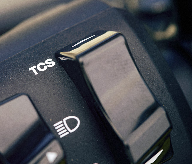 TCS開關單元