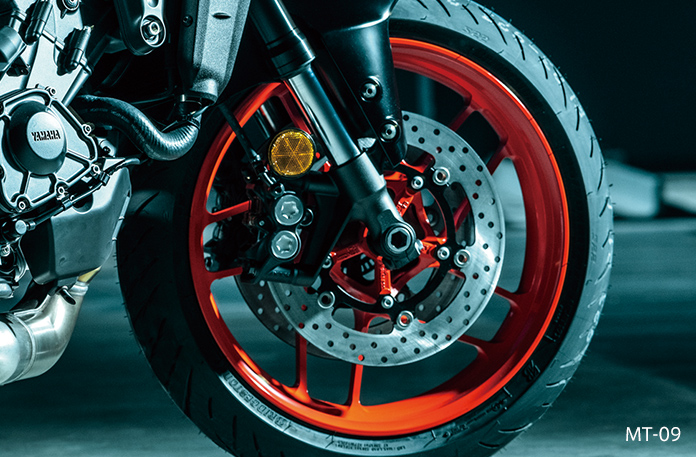 ハンドリングに貢献するヤマハ独自の“SPINFORGED WHEEL”