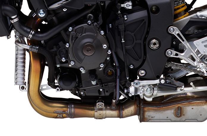 水冷・DOHC・直列4気筒・4バルブ・フューエルインジェクション搭載エンジン