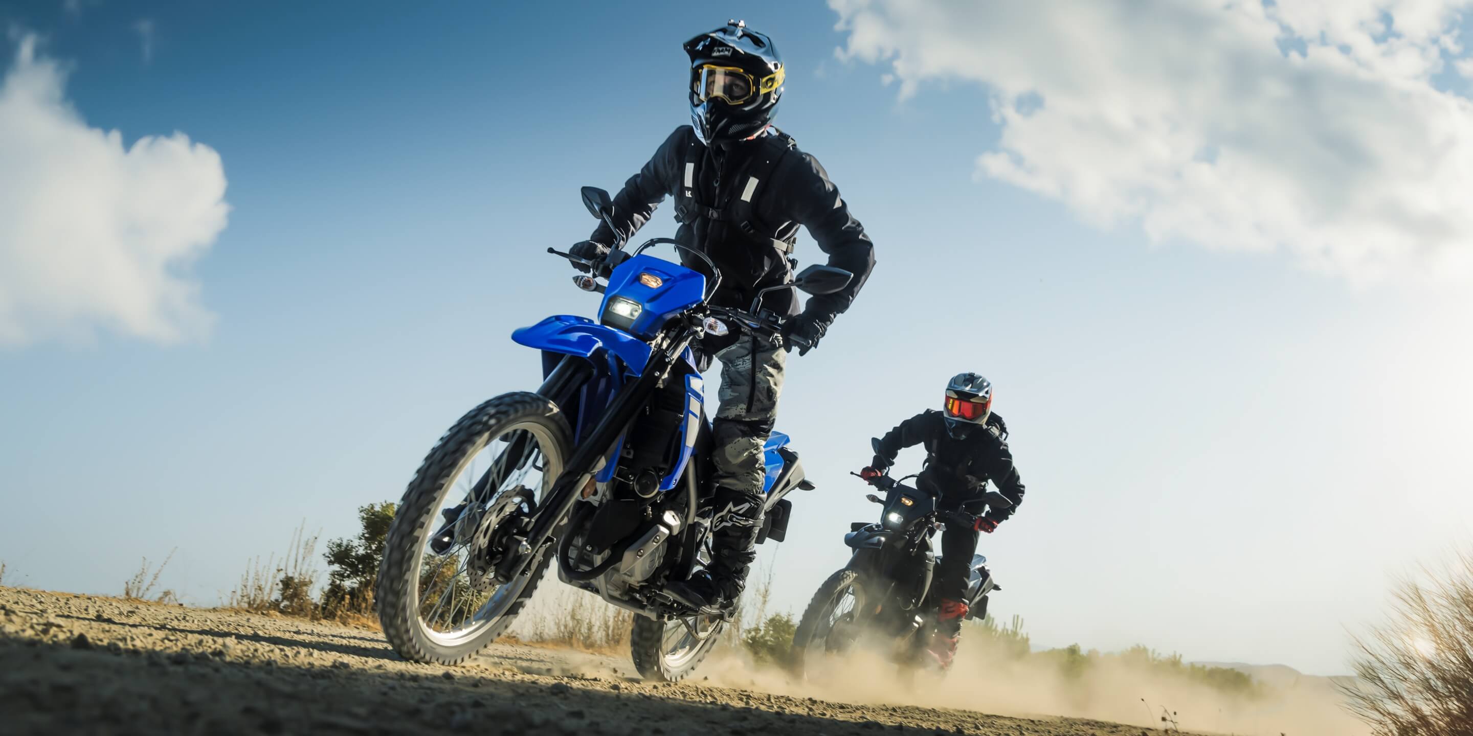 身体の動きを妨げない機能的な外装デザイン