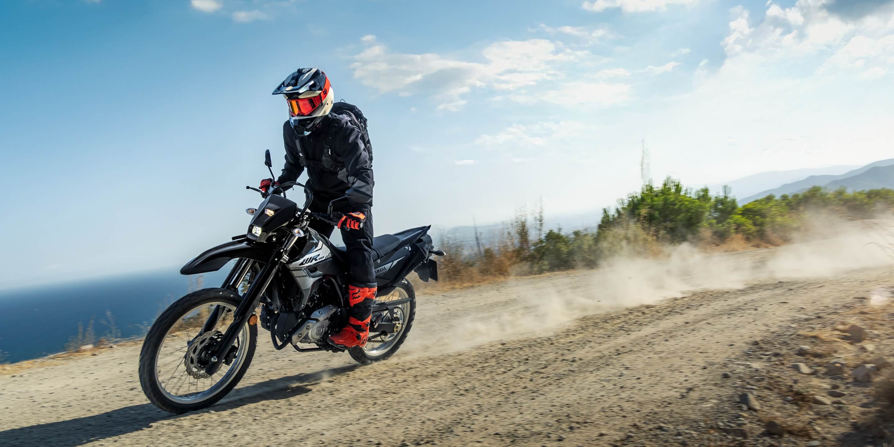 オフロード走行を考慮した吸気＆排気系レイアウト