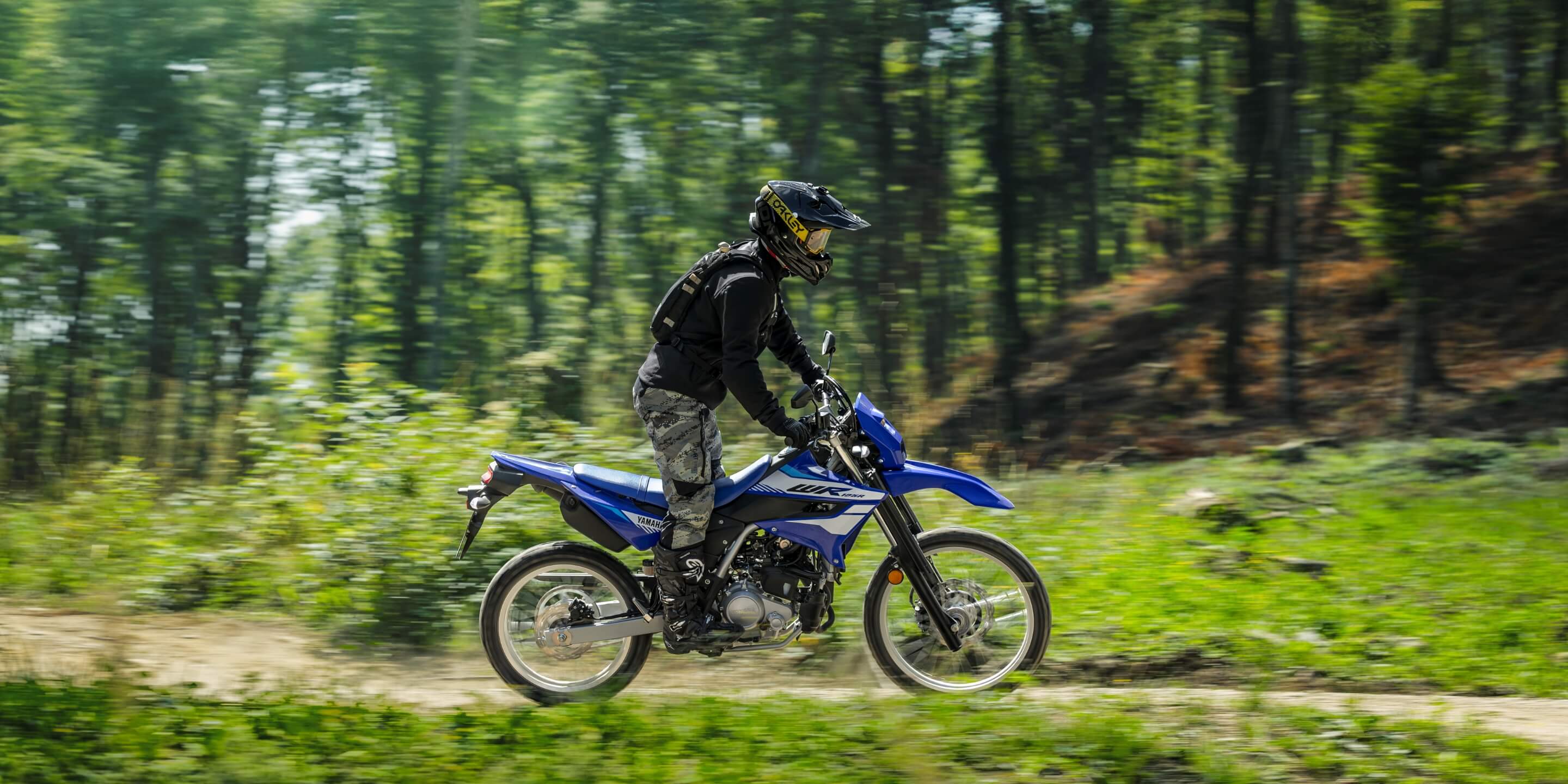 自由度が高く、スムーズに動けるライディングポジション