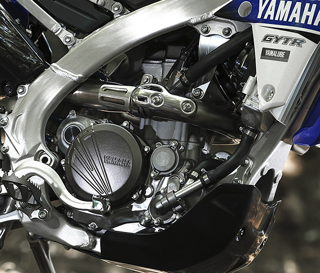 水冷・4ストローク・単気筒・DOHC・4バルブ・FIエンジン