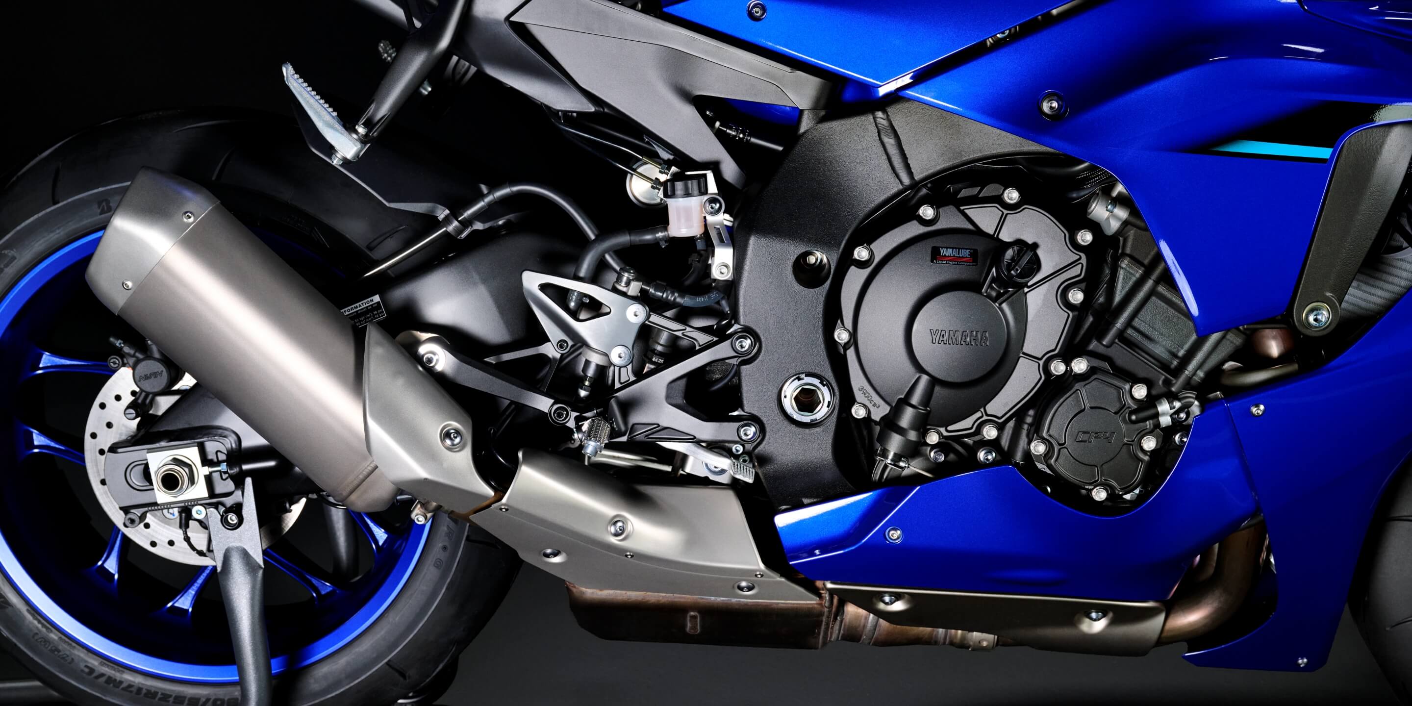 真のコントローラブル。水冷・DOHC・4バルブ・直列4気筒・997cm³・クロスプレーンエンジン