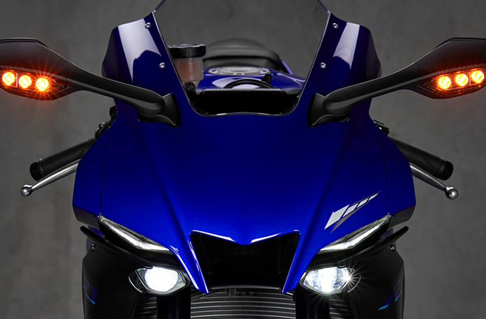 新型LEDデュアルヘッドランプと新デザインのポジションランプ