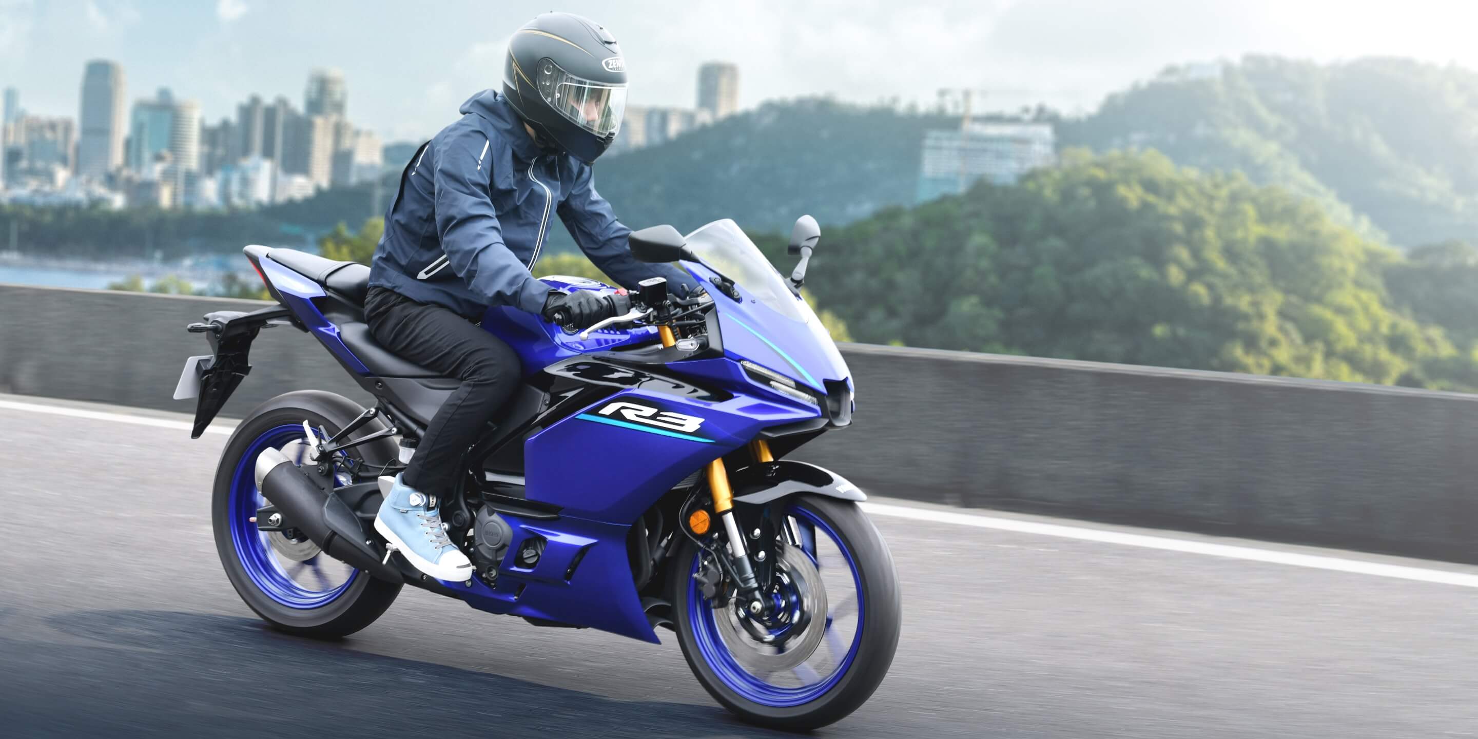 マスの集中に貢献するショートマフラー