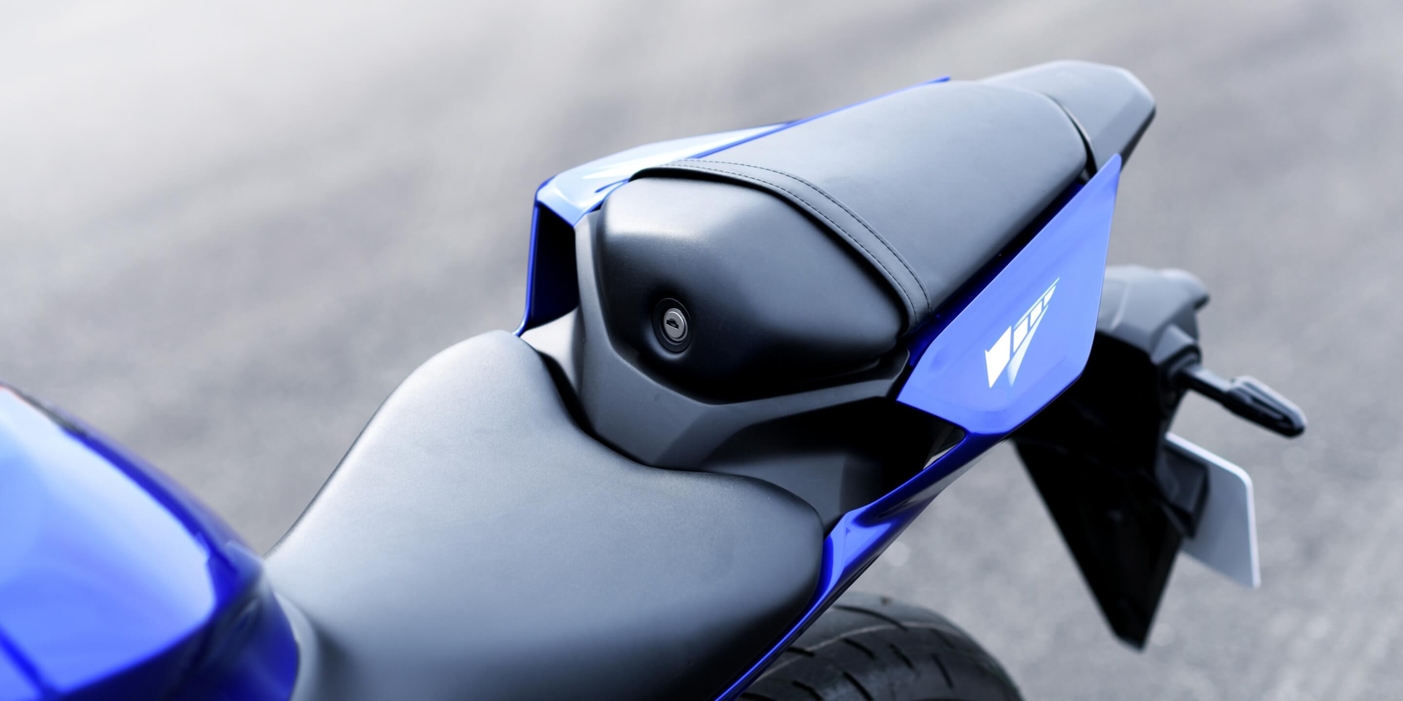 快適な座り心地を実現するタンデムシート