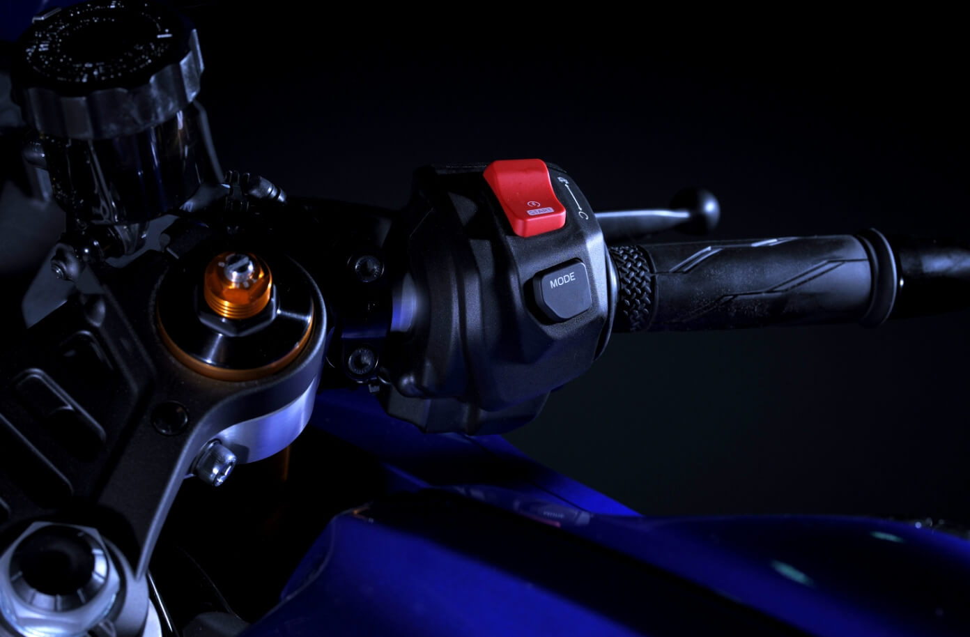 充実の電子制御でライダーをサポート