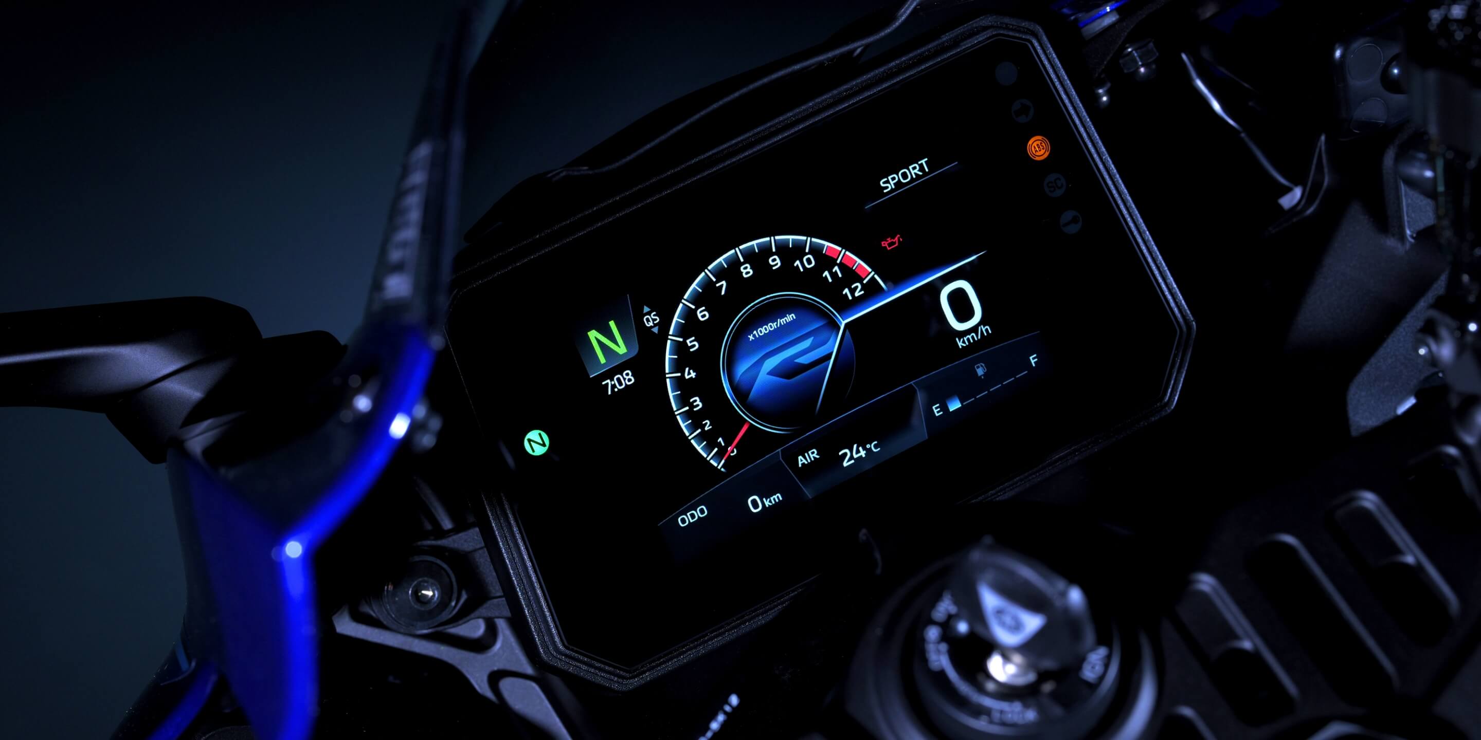 5種類の表示パターンが選べる5インチフルカラーTFTディスプレイ