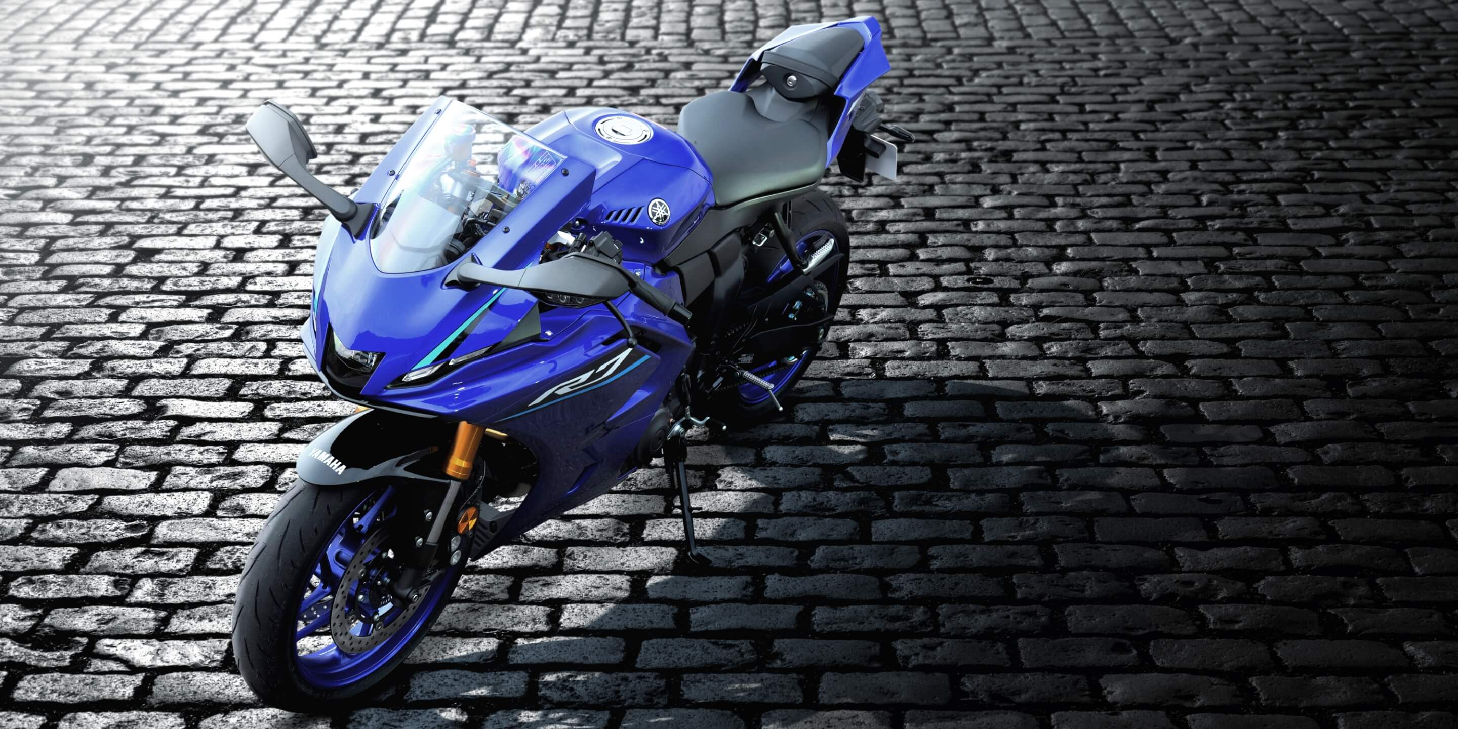 流れるようなコーナリングを予感させるスタイル