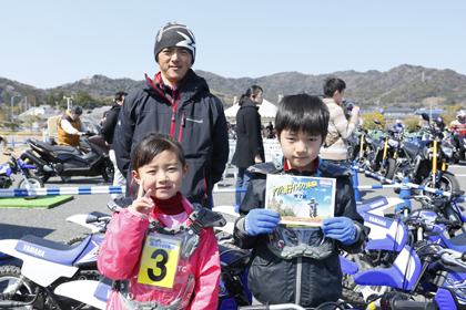 親子バイク教室のために来場されたというご家族