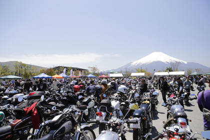 富士山をバックに並ぶSRたち