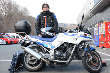 FZ250に乗る20歳の学生さん