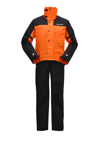 「YAR19 CYBER TEX II ダブルガードレインスーツ」雨や風を入りにくくし、汗による衣服内の余分な湿気を外へ放出する「CYBER TEX II」を使用。メッシュ裏地で快適性も確保。カラー：シルバー・ネイビー・オレンジ・イエロー、耐水圧※：20,000mm/cm2、浸透量※：12,000g/m2/24h、防水透湿素材：CYBER TEX II、小売価格（消費税8％含む）：12,744円