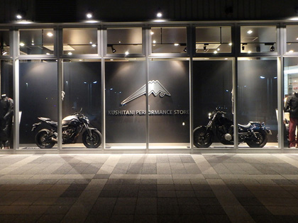 新東名のNEOPASA清水でヤマハのバイクが展示されています。