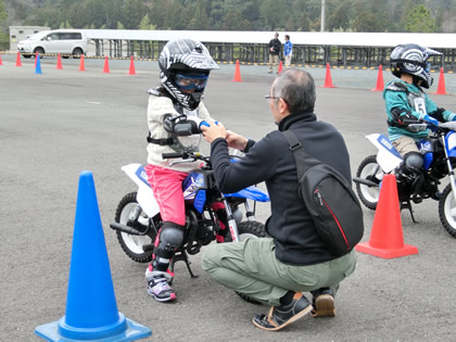 お父さんお母さんとお子様のチームで進めます