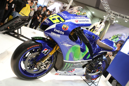 ヤマハのMotoGPマシン15年カラーの「YZR-M1」も展示