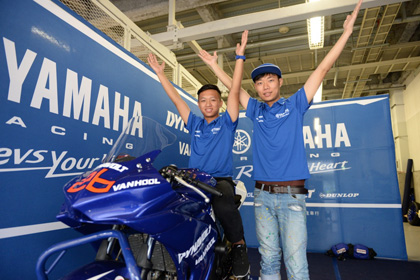 今年初のスポーツバイクでのレースに挑戦したモン選手（左）、そしてR25の車格に合わせ開幕から約15kgの減量を行なってきたリー選手は香港チームのライダー