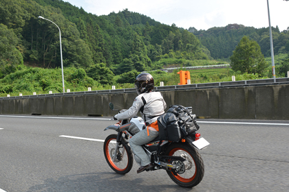 阪和から西名阪自動車道、名阪国道、東名阪、伊勢湾岸、そして東名高速道路を経て帰路につきました。