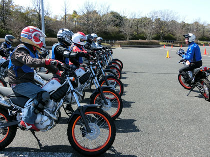 リターンライダー・初心者を主に対象とした「大人のバイクレッスン」今年第１回目が3月26日、名古屋市にあるサンビーチ日光さんで開催されました！