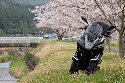 「写真が好き！というバイク乗り、多いんです。SNSを始めてそんな仲間が増え、今では“今度○○方面に出かけます”などと投稿すると“案内しますよ！”と返信もらったりして。バイクと写真のおかげで全国に友だちができましたね」