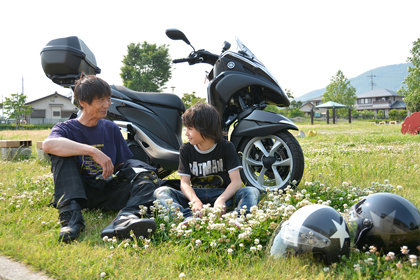 zackyさんはSR乗り。「学生の頃はGX250などに乗っていましたが、卒業してからバイクと少し疎遠に。でもここ数年、仲間がバイクを買ったりしてキャンプツーリングに行こうと誘われだし、3年前にSRでライダーに復帰」されたそうです。