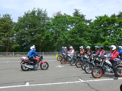 レッスンの合間にはミニ試乗会を開催