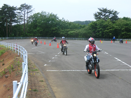 レッスンの合間にはミニ試乗会を開催