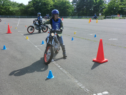 乗車中の姿勢を伝授