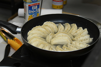 渡辺学選手の餃子店「マナブギョーザ」