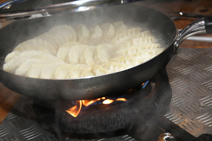 渡辺学選手の餃子店「マナブギョーザ」