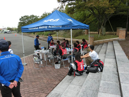 レッスンの合間の休憩では、皆さんバイクトークに花が咲きます。