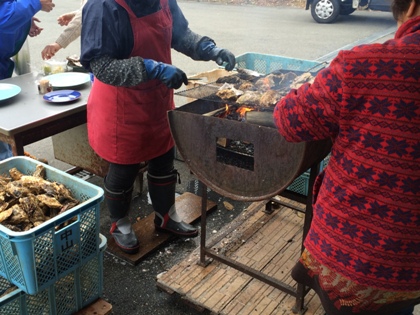 牡蠣焼いてます 