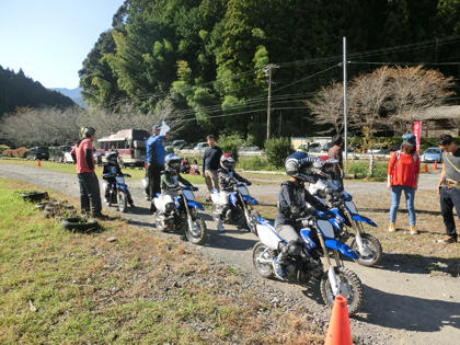 高学年はオーバルコースを使って練習します。